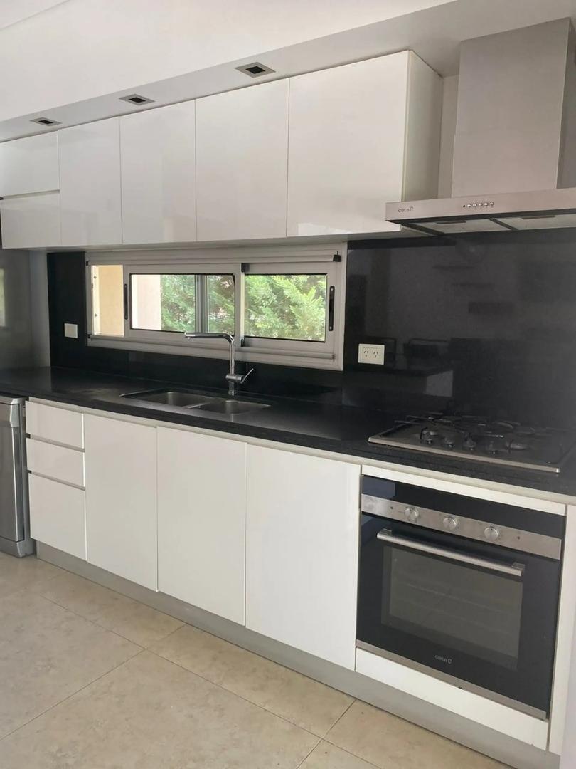 Casa en Venta en Club Miralagos, USD 290.000