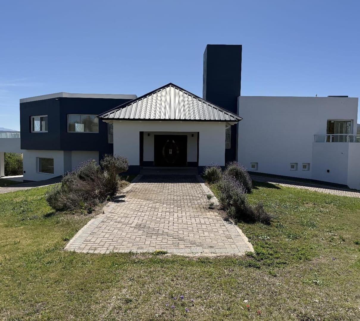 Exclusiva Casa en Venta en Barrio Privado Causana -Malagueño