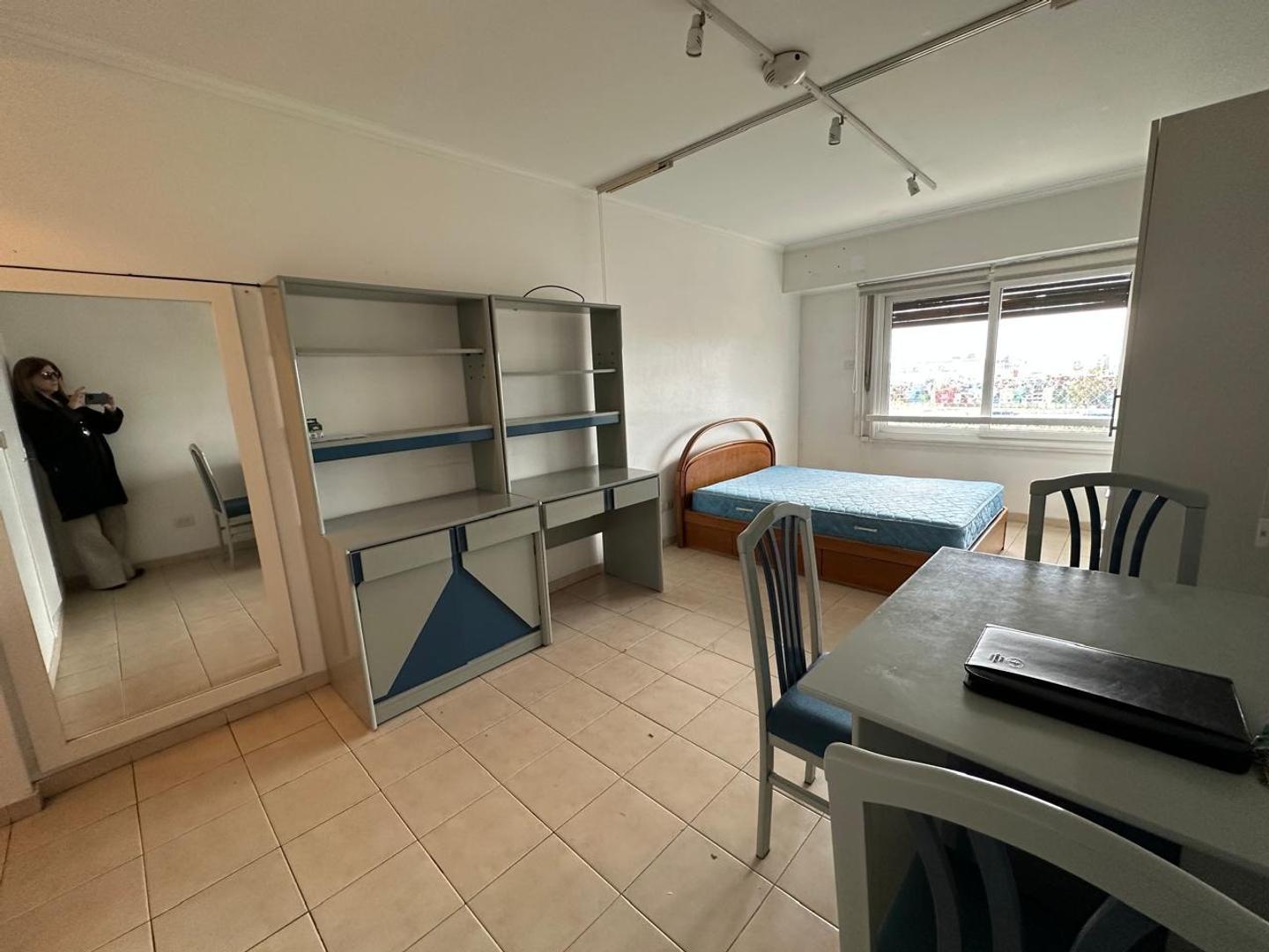 Dpto. amoblado con vigilancia las 24 hs.