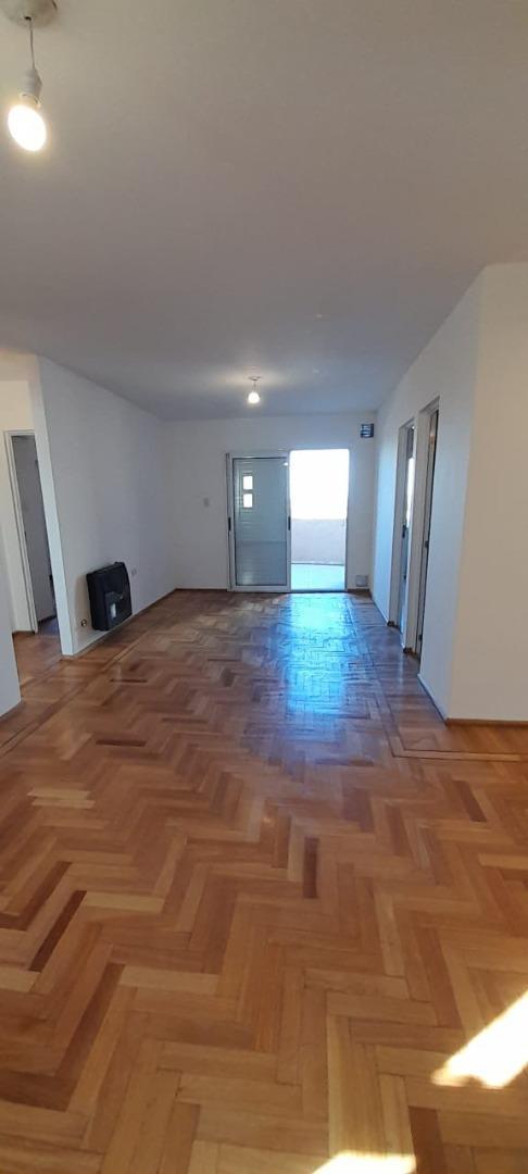 HERMOSO DEPARTAMENTO CENTRICO DE 2 DORMIS