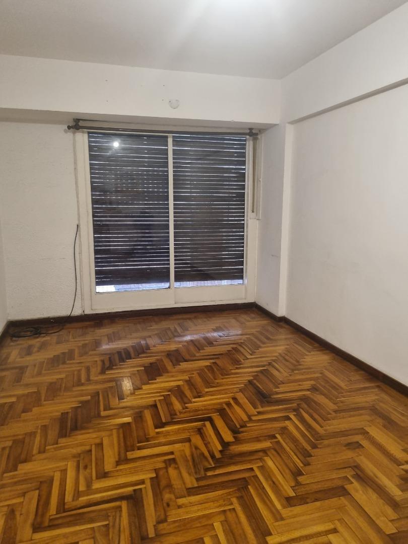 H Yrigoyen 8852 , Piso 1D