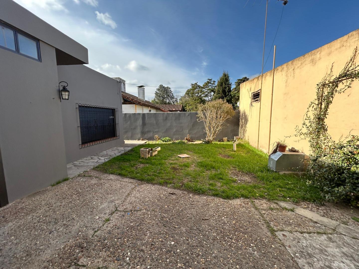 Casa 3 ambientes con 1 baño