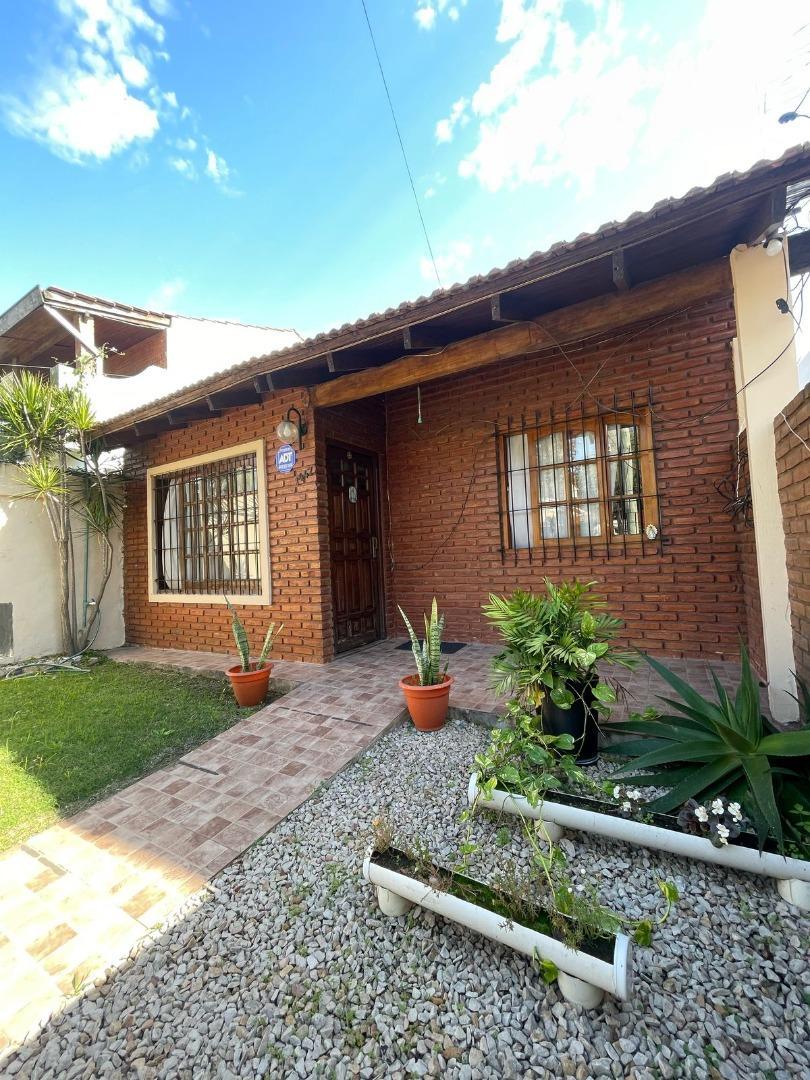 Casa 3 ambientes + vivienda pre-fabricada en Ituzaing Norte.