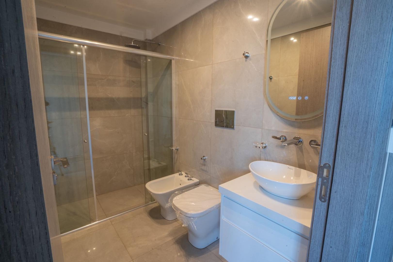 Casa en Venta con 6 cocheras