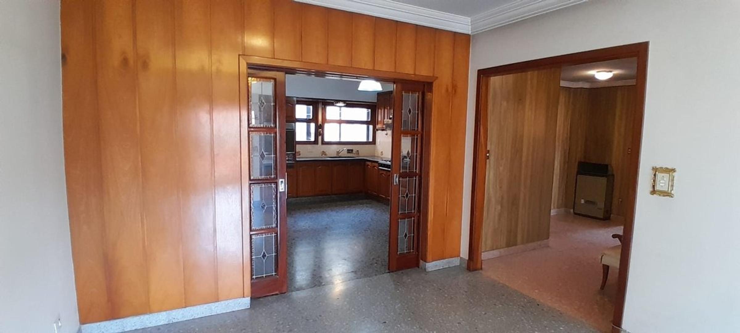 VENTA EN BLOCK: CHALET 4 AMB. + 2 LOCALES -CHAUVIN