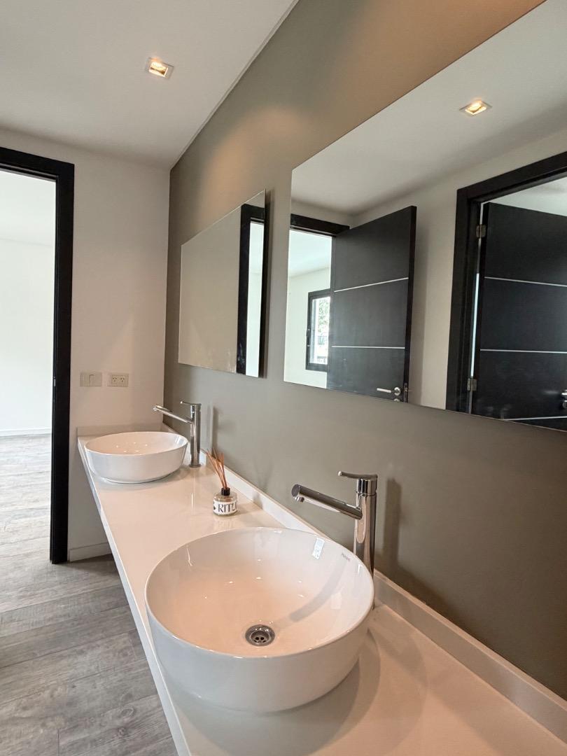 OPORTUNIDAD  MODERNA IMPECABLE! ST THOMAS ESTE