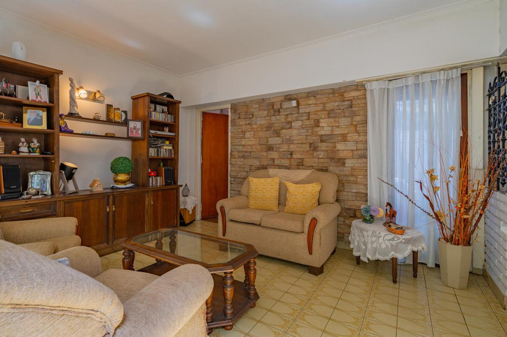 Av. Colon entre Italia y Misiones