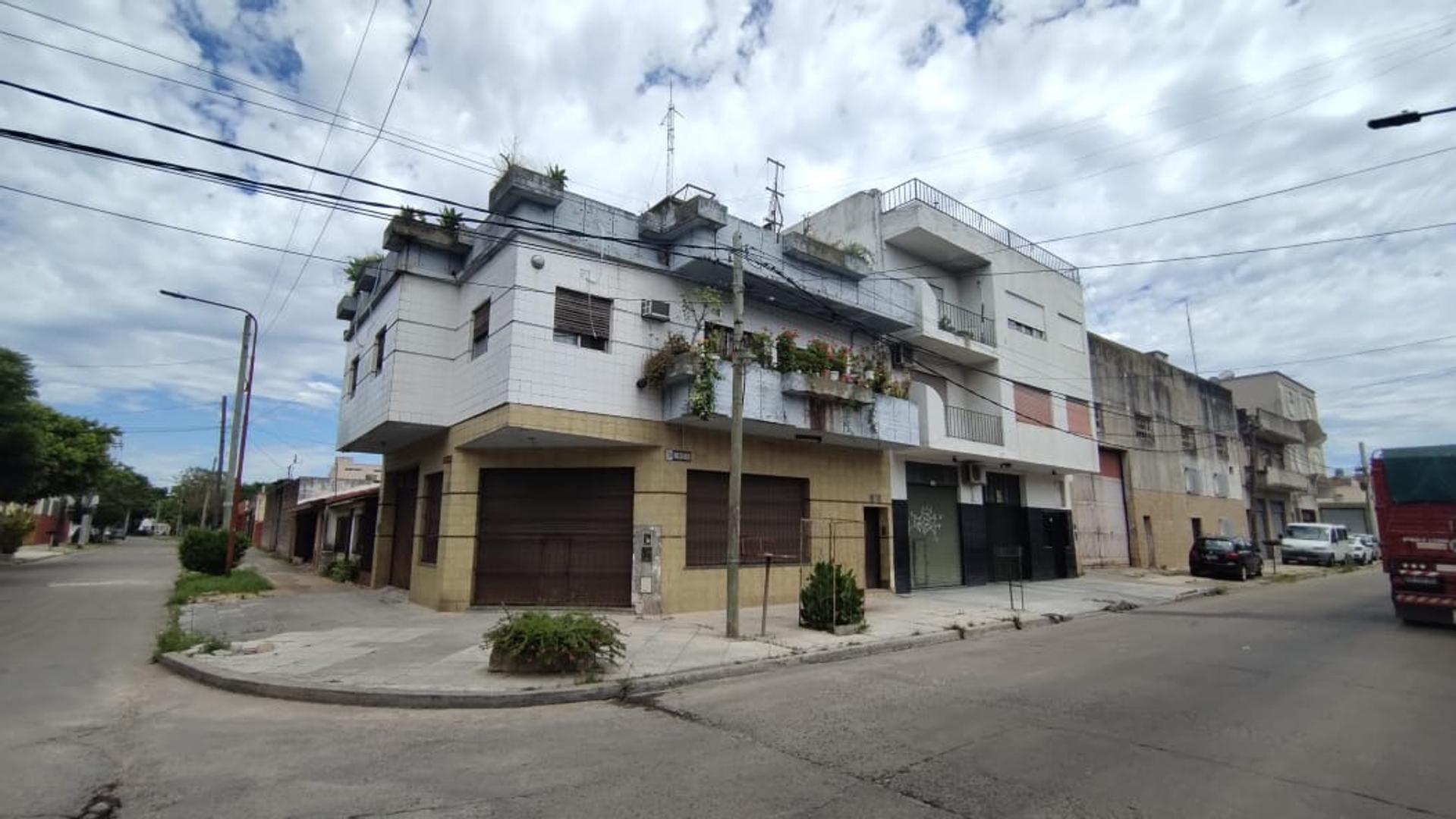 Casa en Venta con 4 cocheras