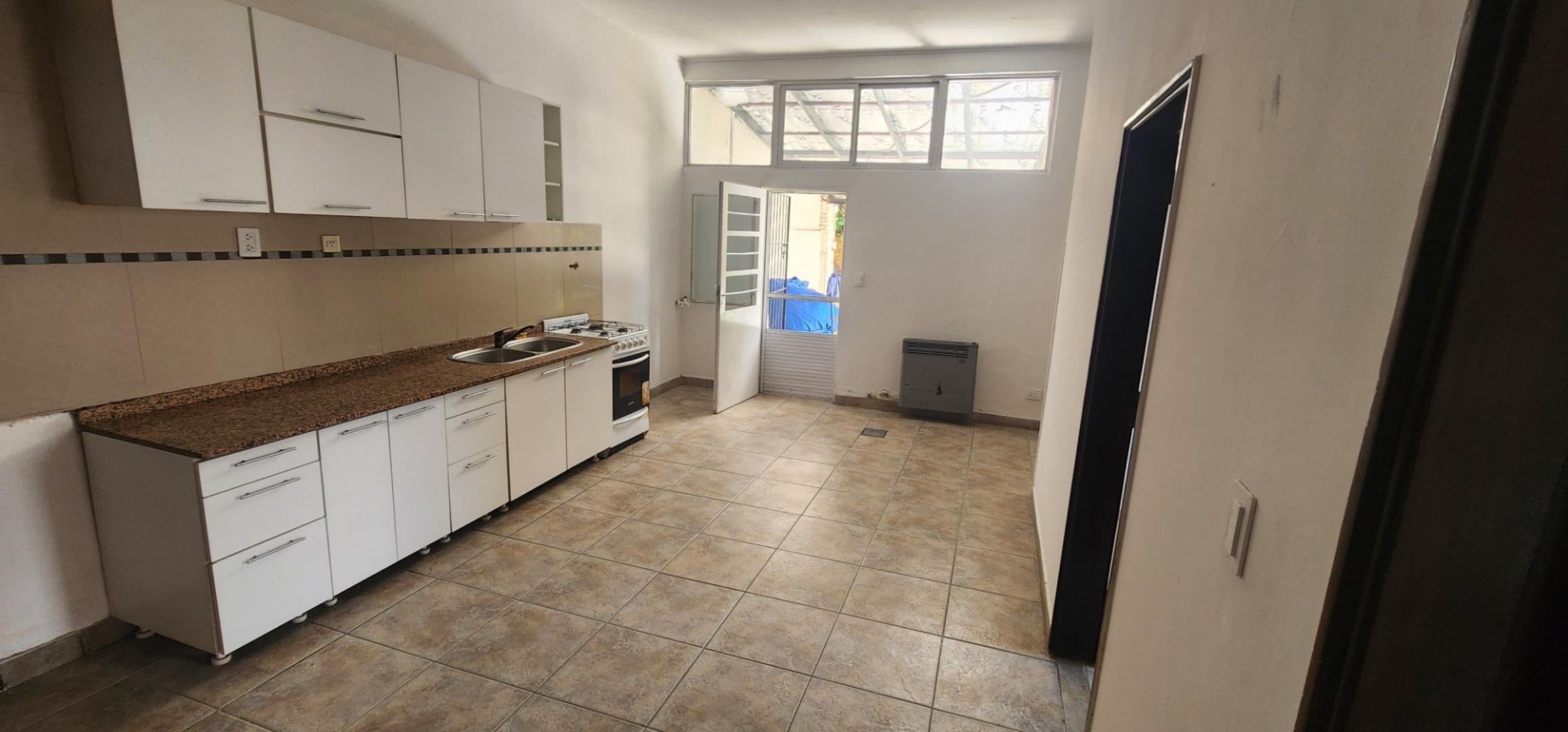 Casa 3 ambientes con 1 baño