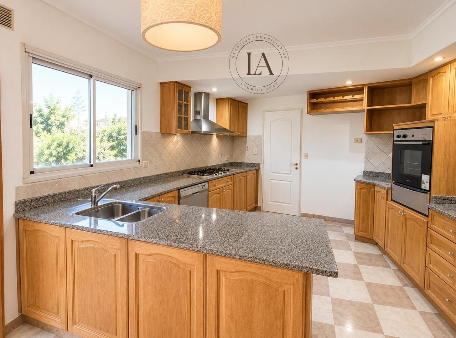 Casa en Alquiler en Campos De Álvarez, USD 1.900