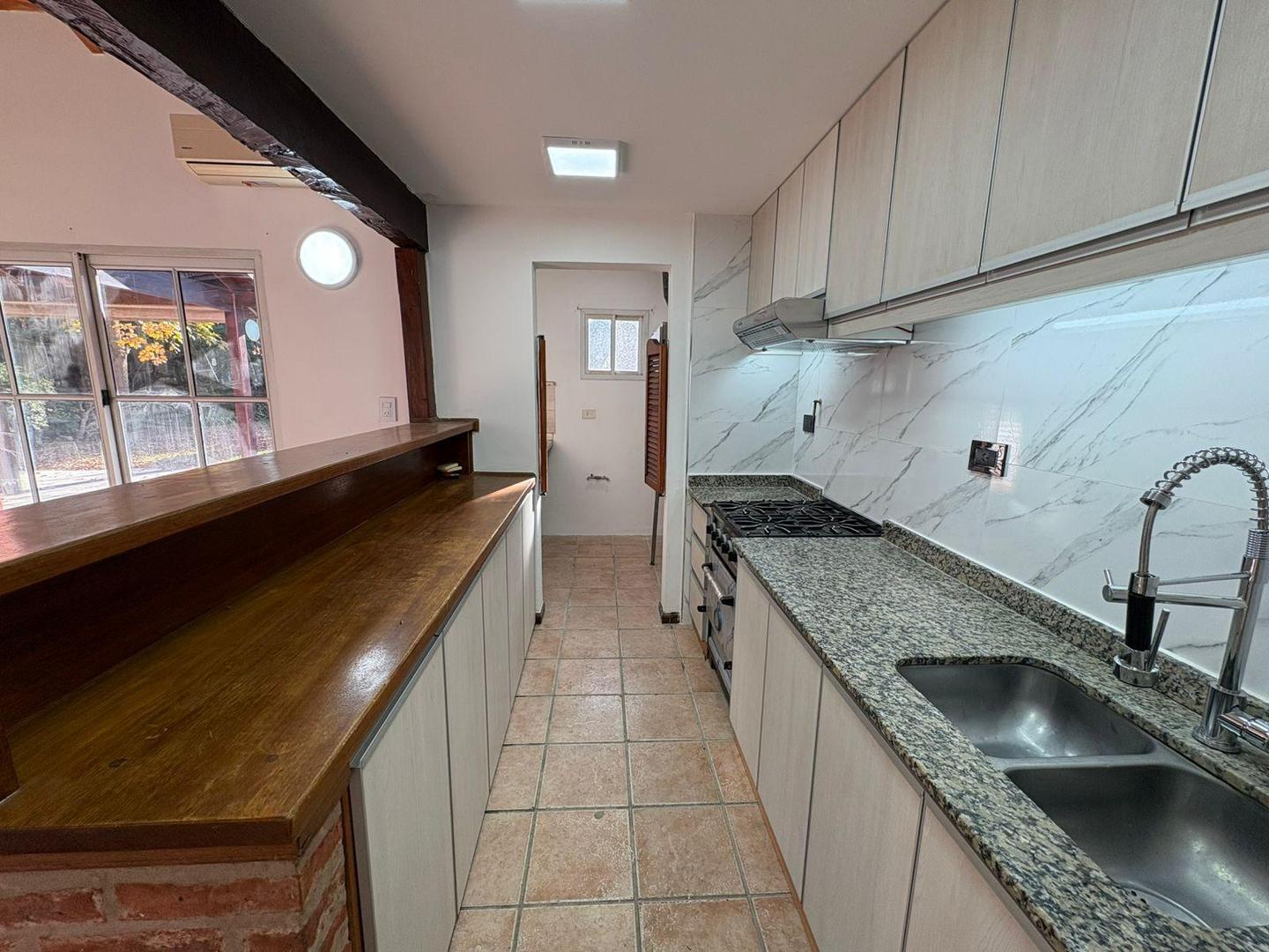 Casa 4 ambientes con 3 baños
