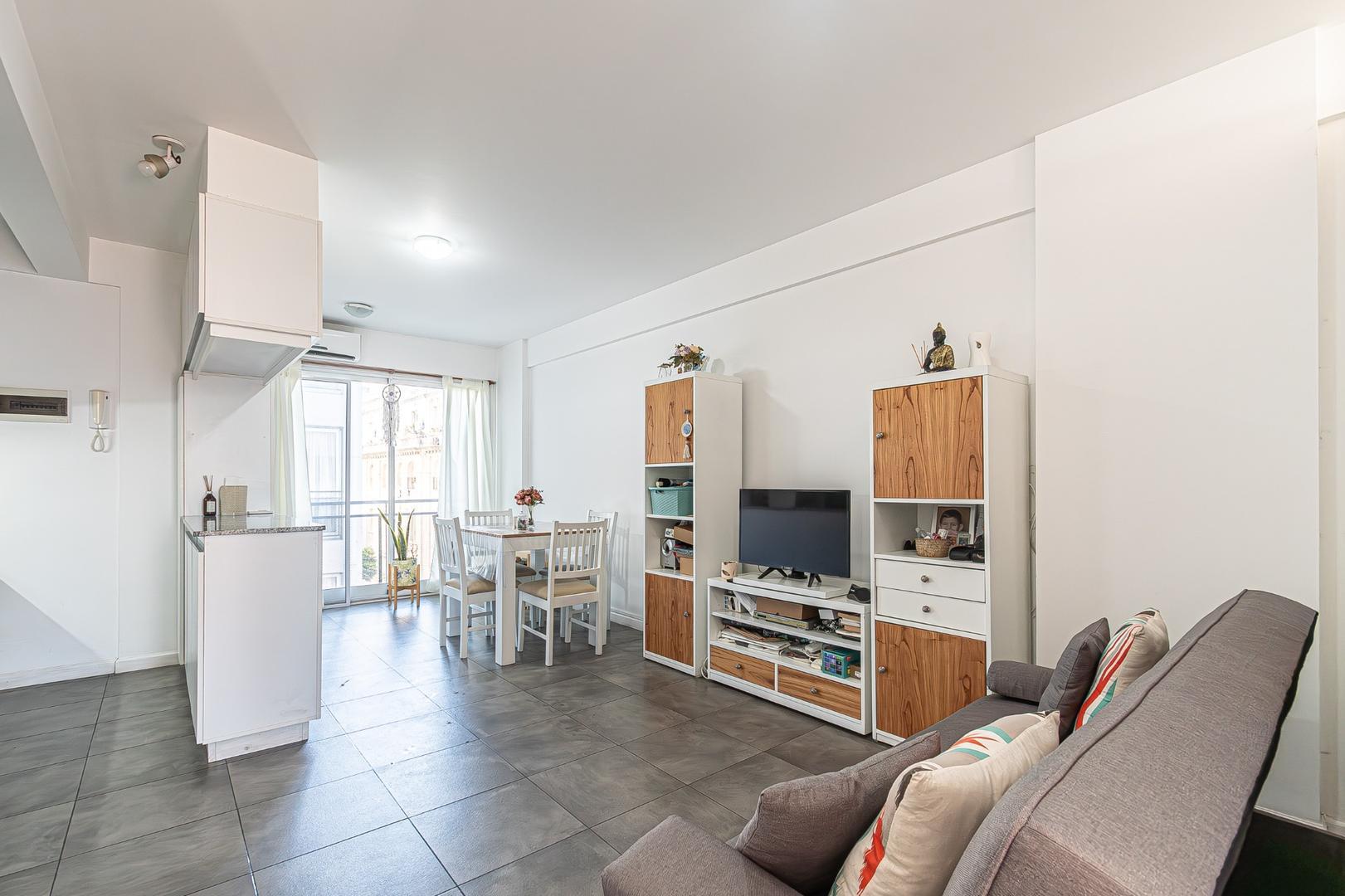 Venta. Monoambiente. Balcón. Piscina. Ituzaingó 900.