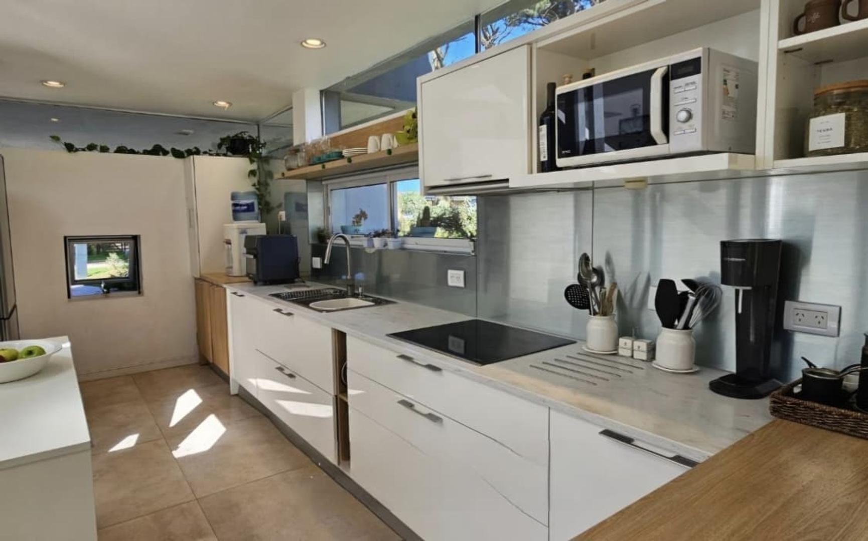 CASA 4 AMBIENTES. BARRIO PRIVADO