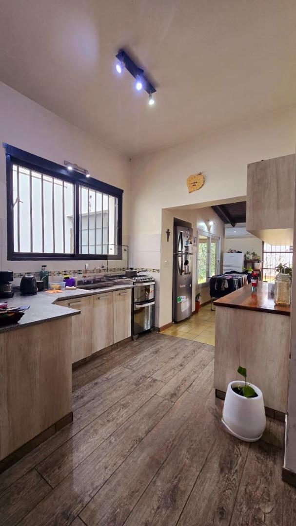 Casa 3 ambientes con 2 baños