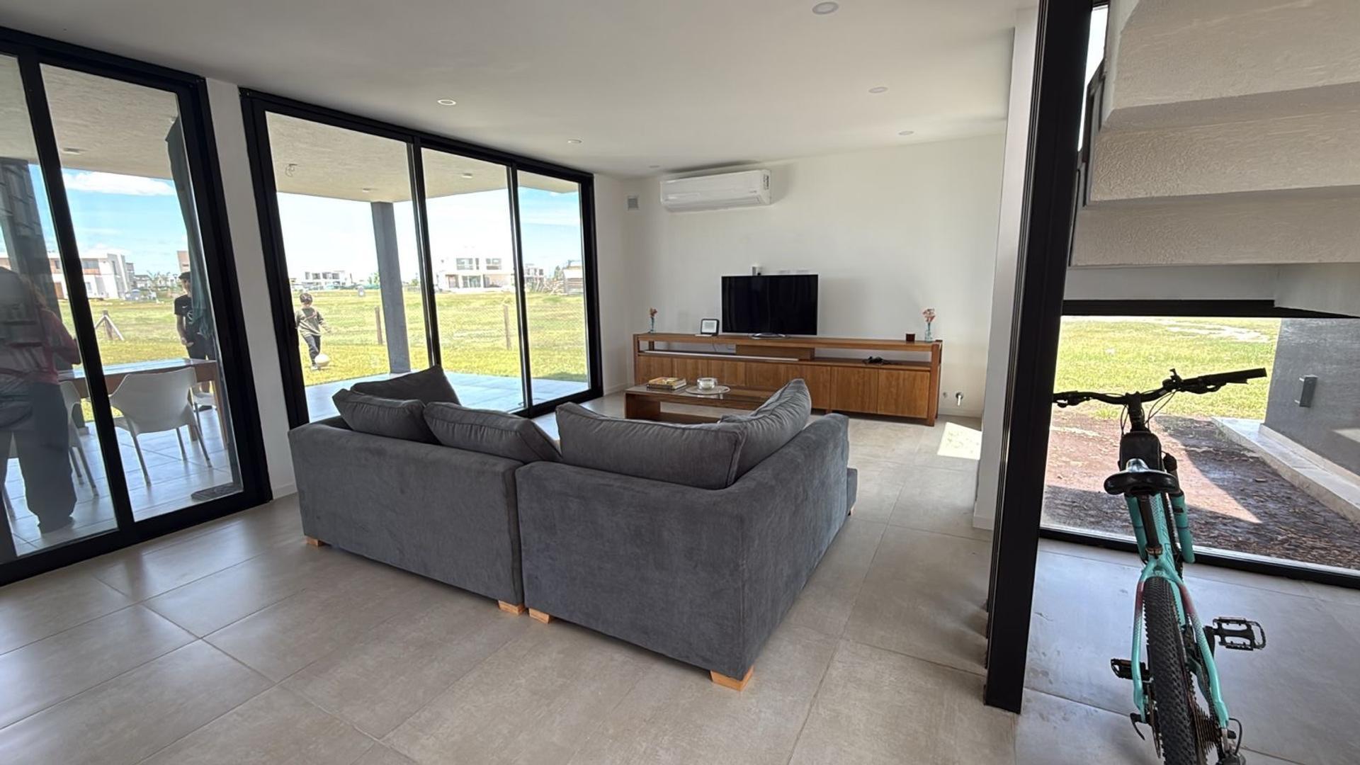 Casa en Alquiler en Terralagos, USD 4.000