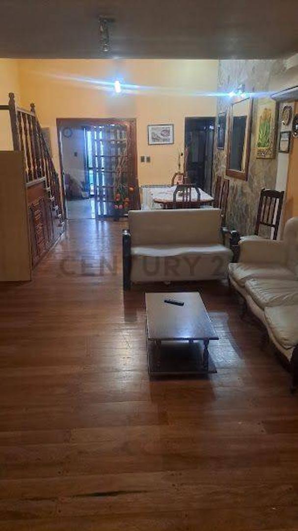 Casa 7 ambientes con 3 baños