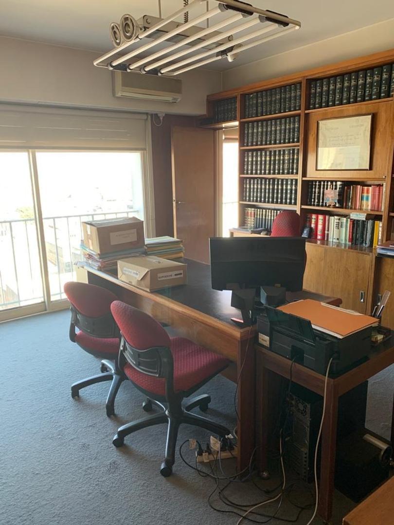 Oficina 5 ambientes con 1 baño