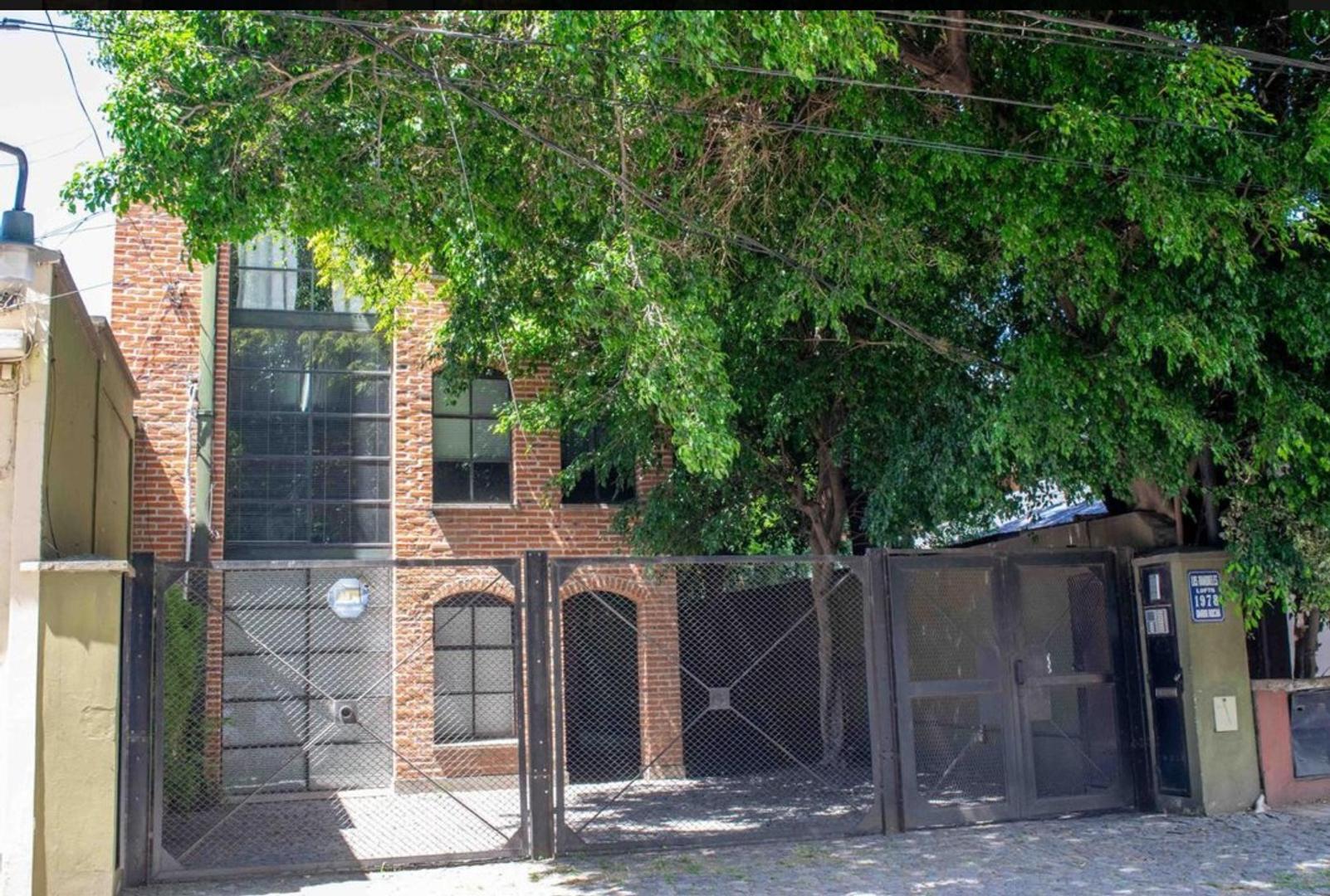 Excelente loft en doble altura funcional y moderno