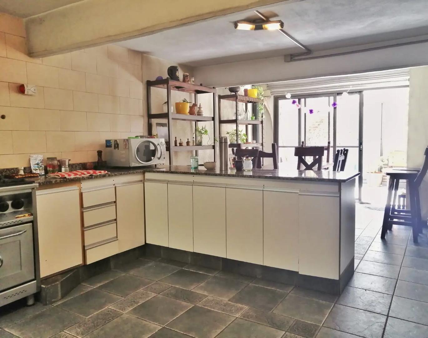 CASA C/COCHERA EN VENTA, ZONA BOEDO