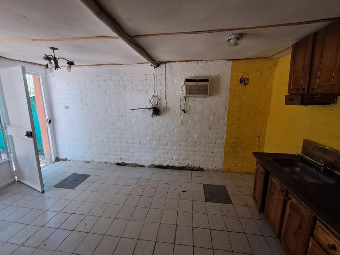 Casa 4 ambientes con 1 baño