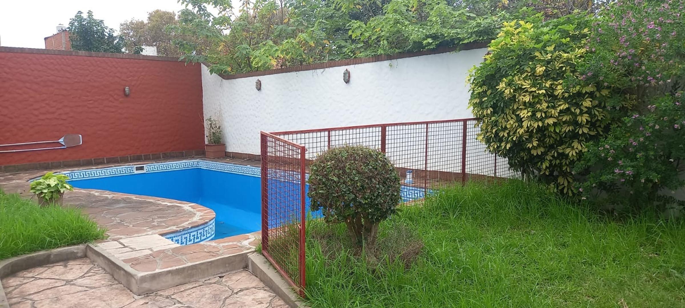 Exc chalet 6 amb parque y pileta a 4 cuadras Estac Ballester