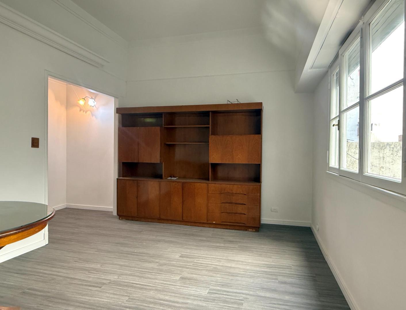 Julián Alvarez 2700, Piso 1