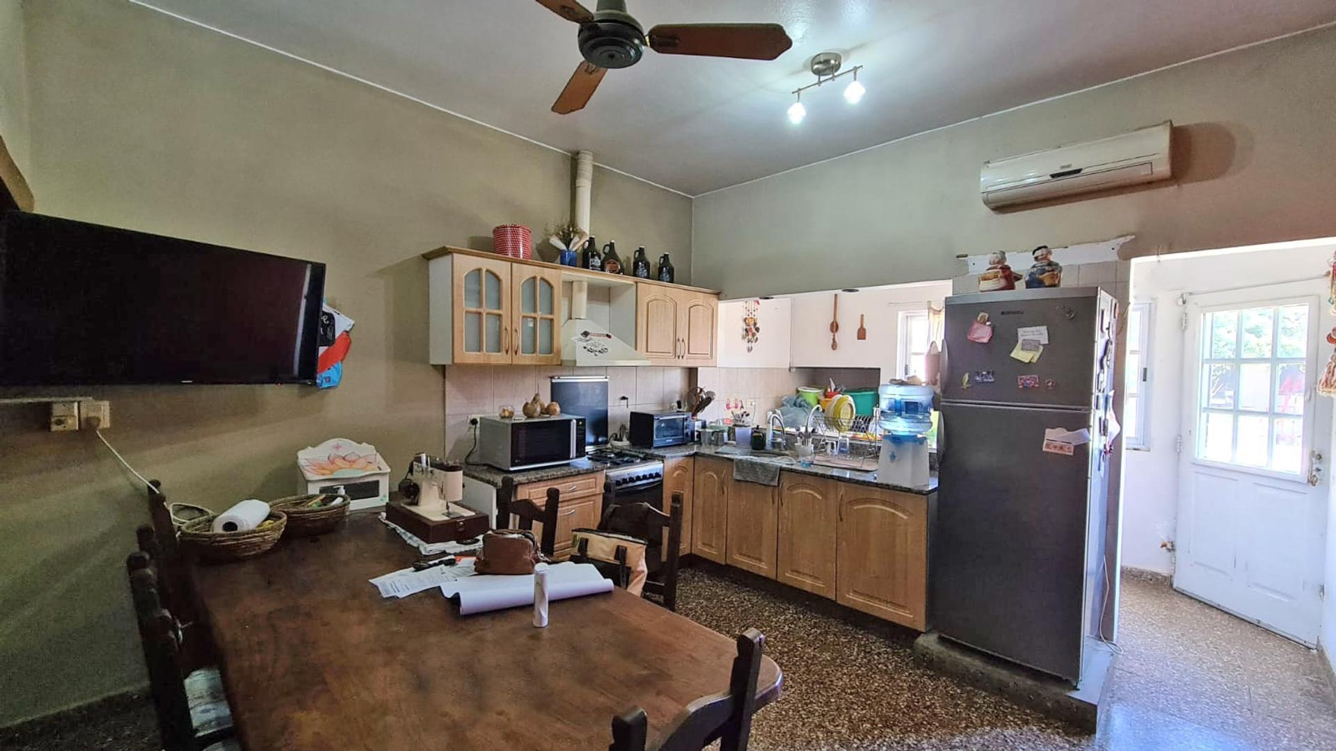 Casa 6 ambientes con 3 baños