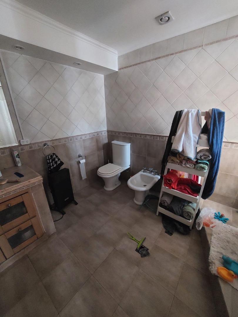 CHALET EN ADROGUE-MUY BUENA UBICACION