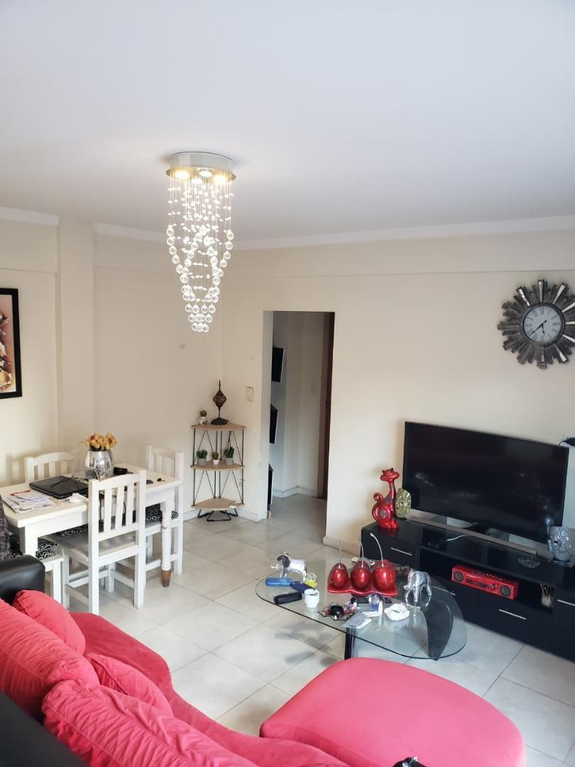 Mario Bravo 200, Piso 7