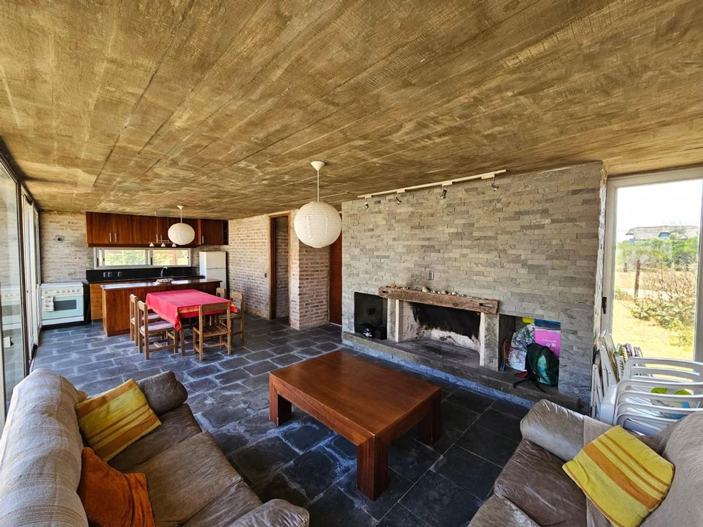 Casa 3 ambientes con 2 baños