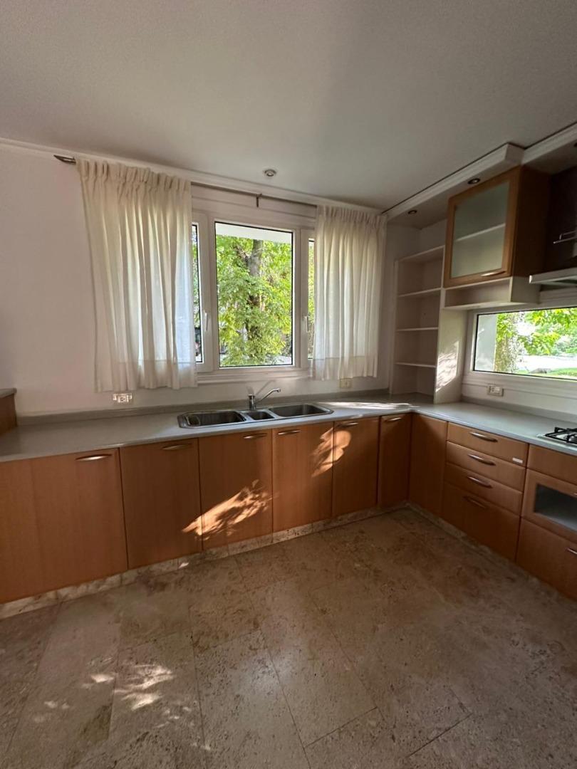 CASA 7 AMBIETNES EN ABRIL CLUB DE CAMPO HUDSON BERAZATEGUI