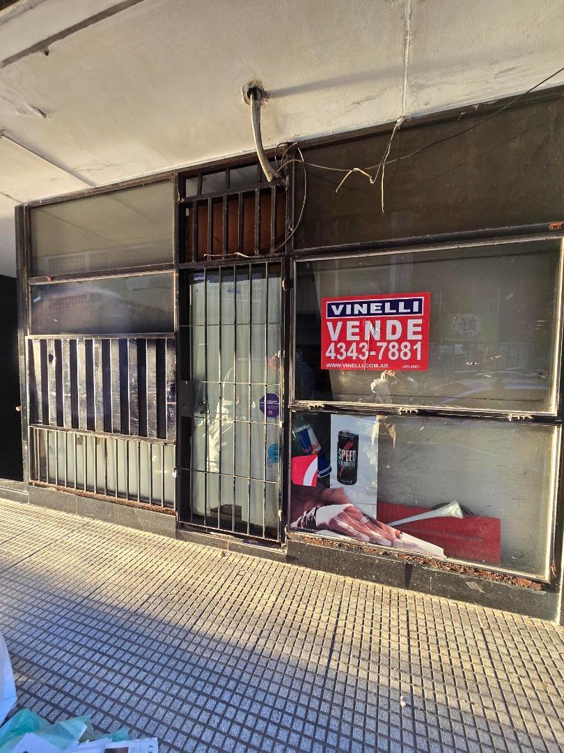 Local sobre vìa pùblica màs cochera fija y cubierta