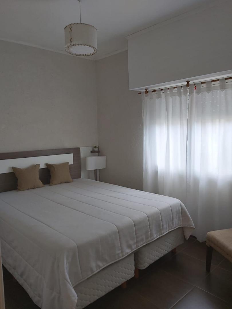 Excelente Chalet  sobre lote propio con pileta