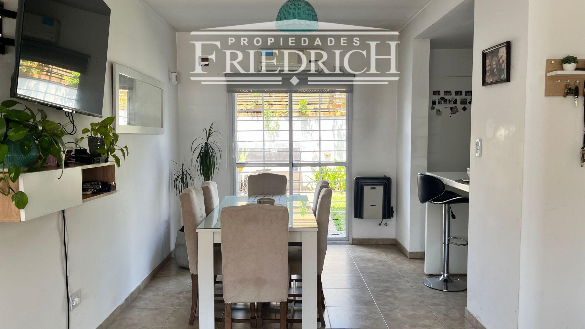 Casa 3 ambientes con 2 baños