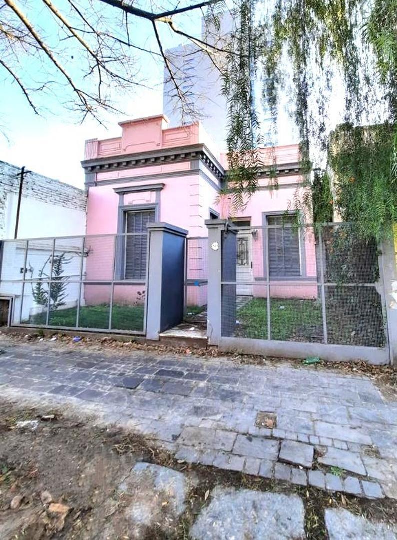 Casa ideal uso Comercial o Profesional en Las Lomitas.