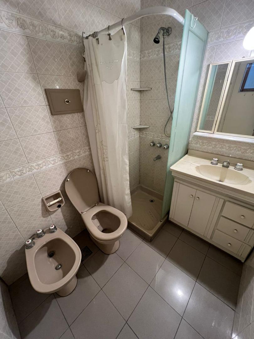 Av Colon 2100, Piso 4