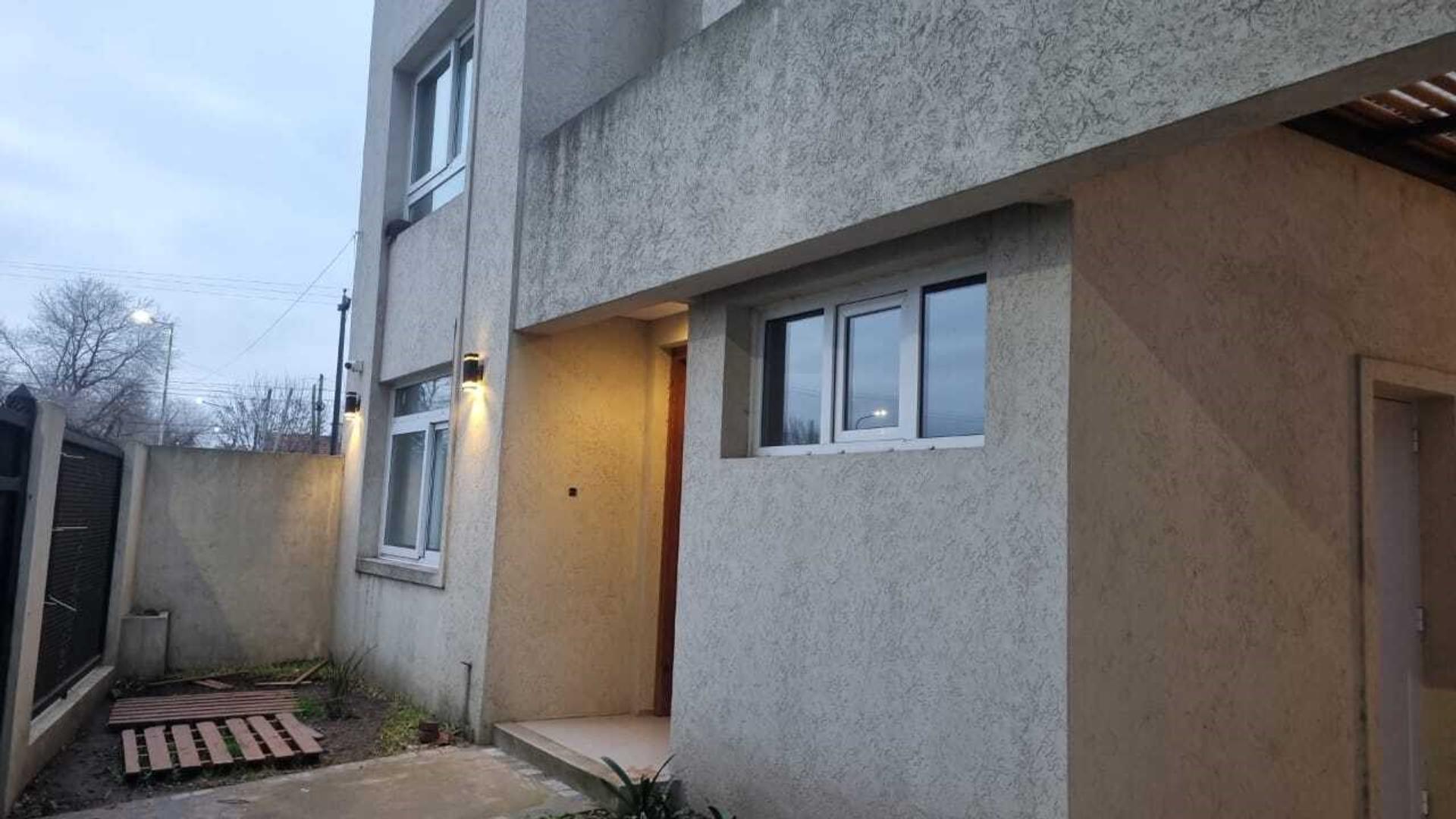 CASA EN VENTA – U$S 160.000   Casa en muy buen estado, ideal para disfrutar en familia.