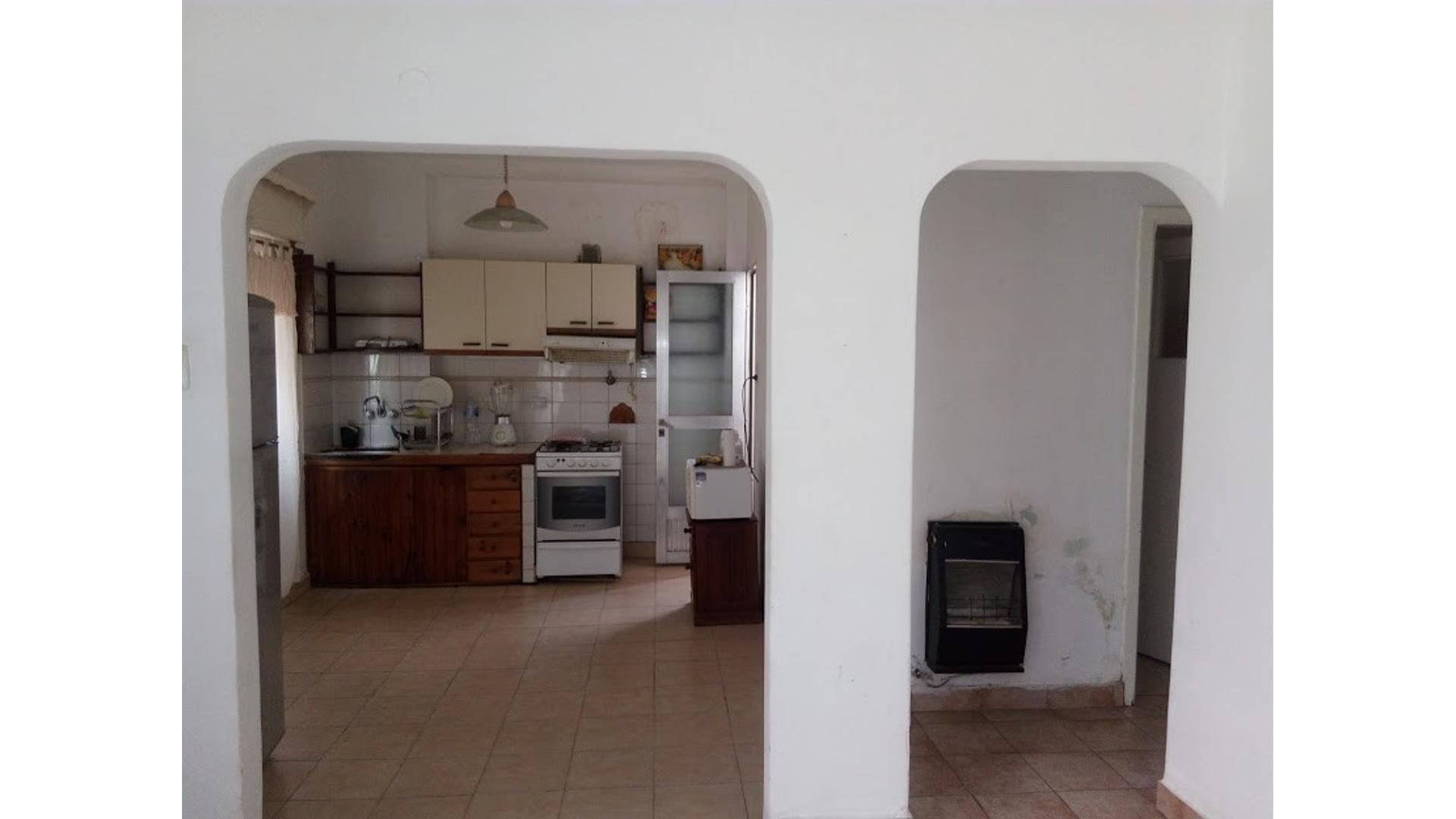 Casa 3 ambientes con 1 baño