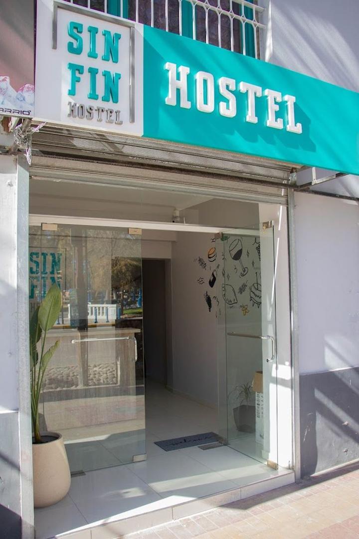 VENTA HOSTEL SIN FIN - Frente PLAZA INDEPENDENCIA