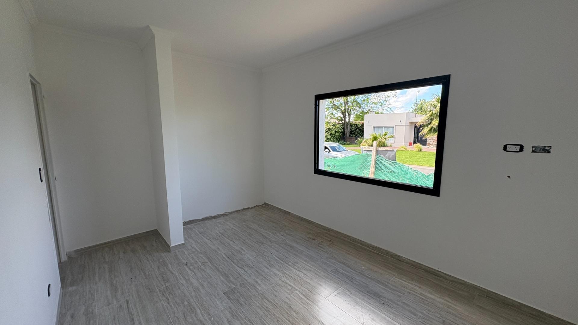 Casa en Venta con 3 cocheras