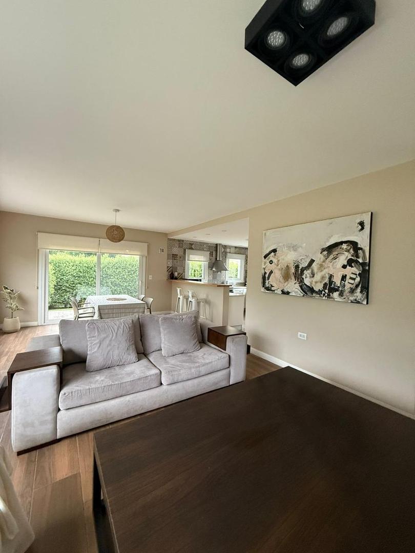 Casa 3 ambientes con 2 baños