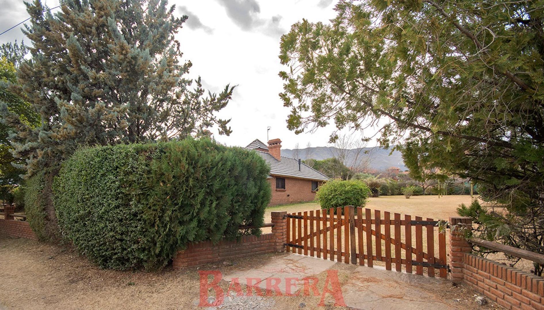 Casa en Venta con 4 cocheras