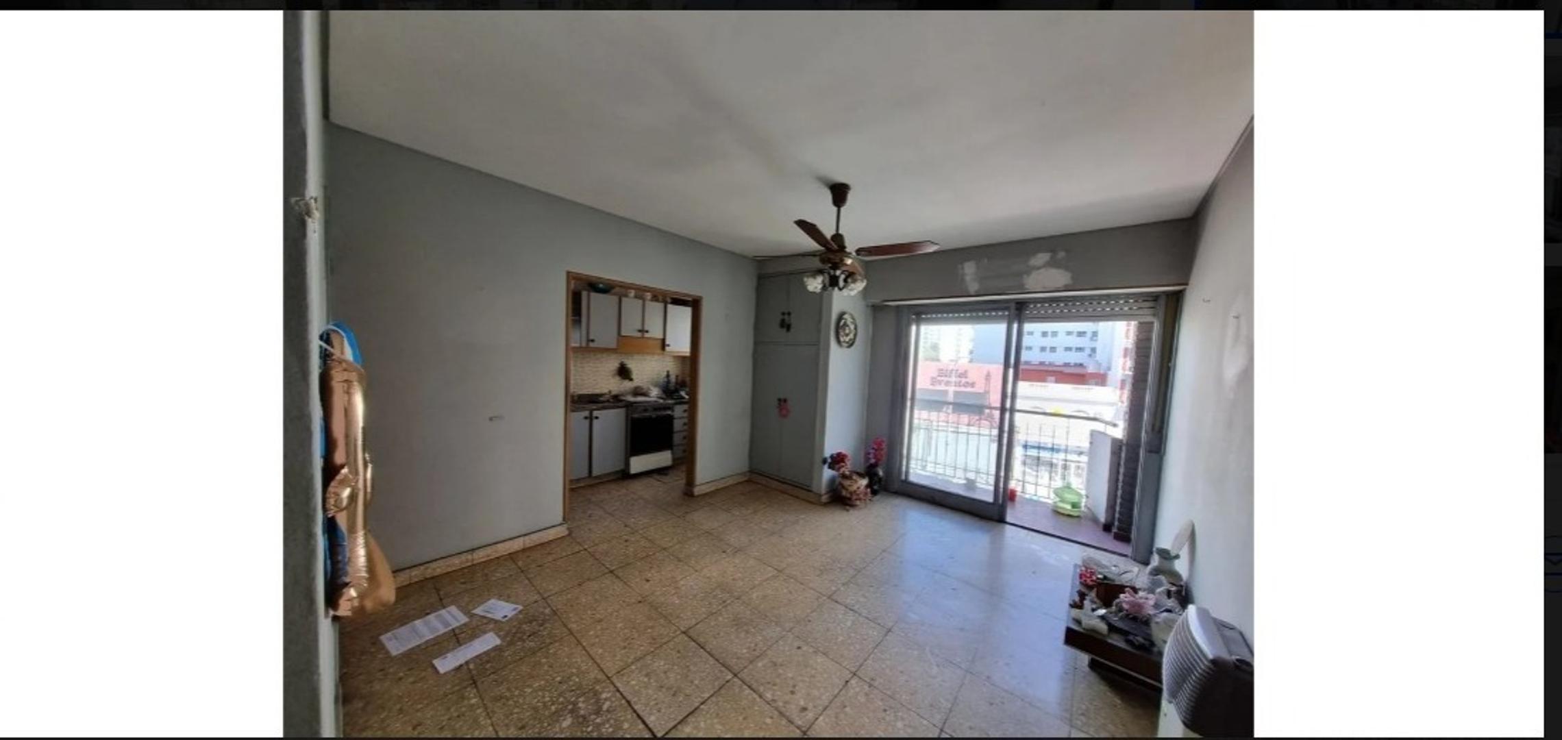 DEPARTAMENTO DE 2 AMB AL FRENTE EN AVELL.CENTRO