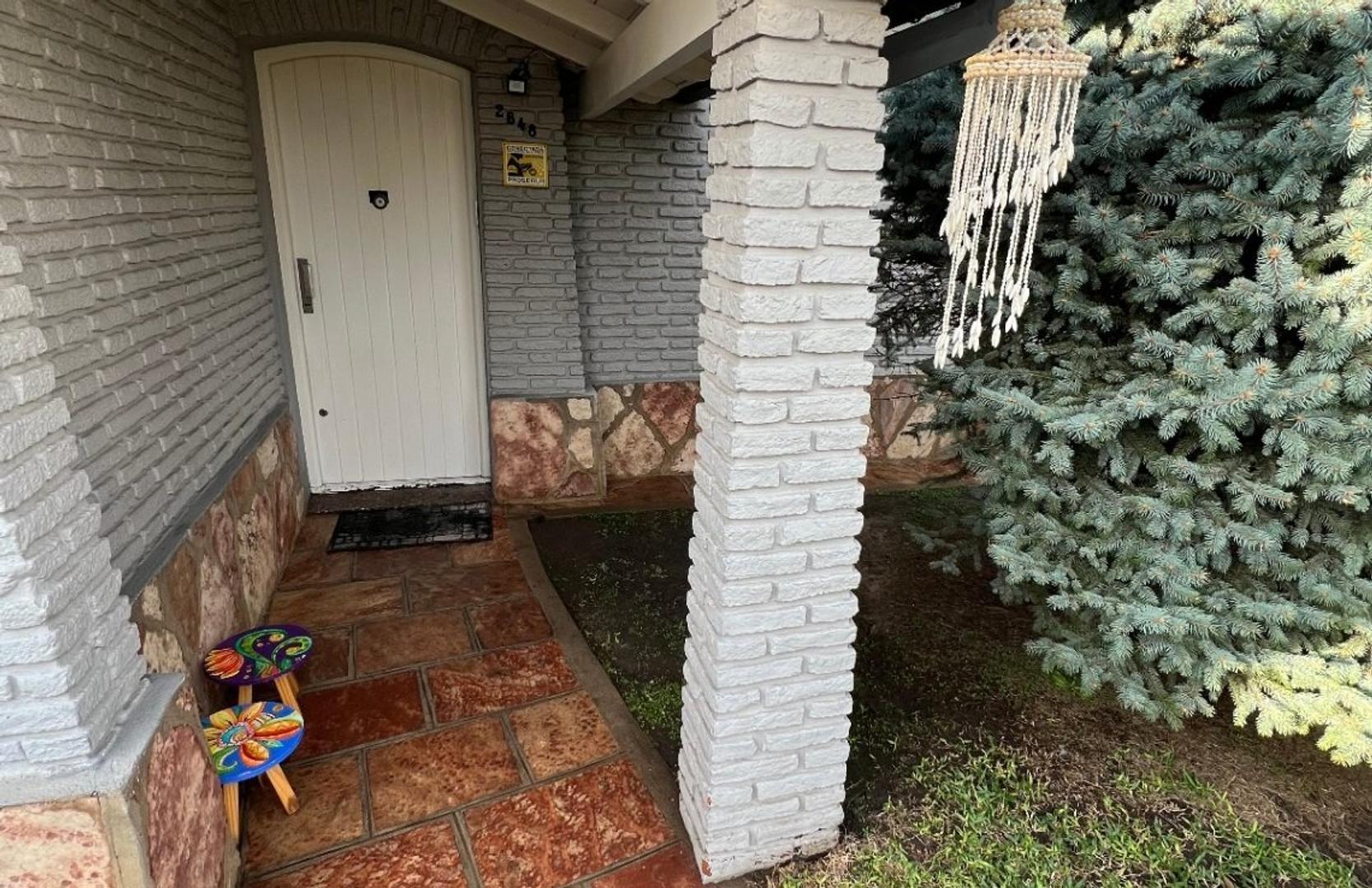 Casa 5 ambientes con 2 baños