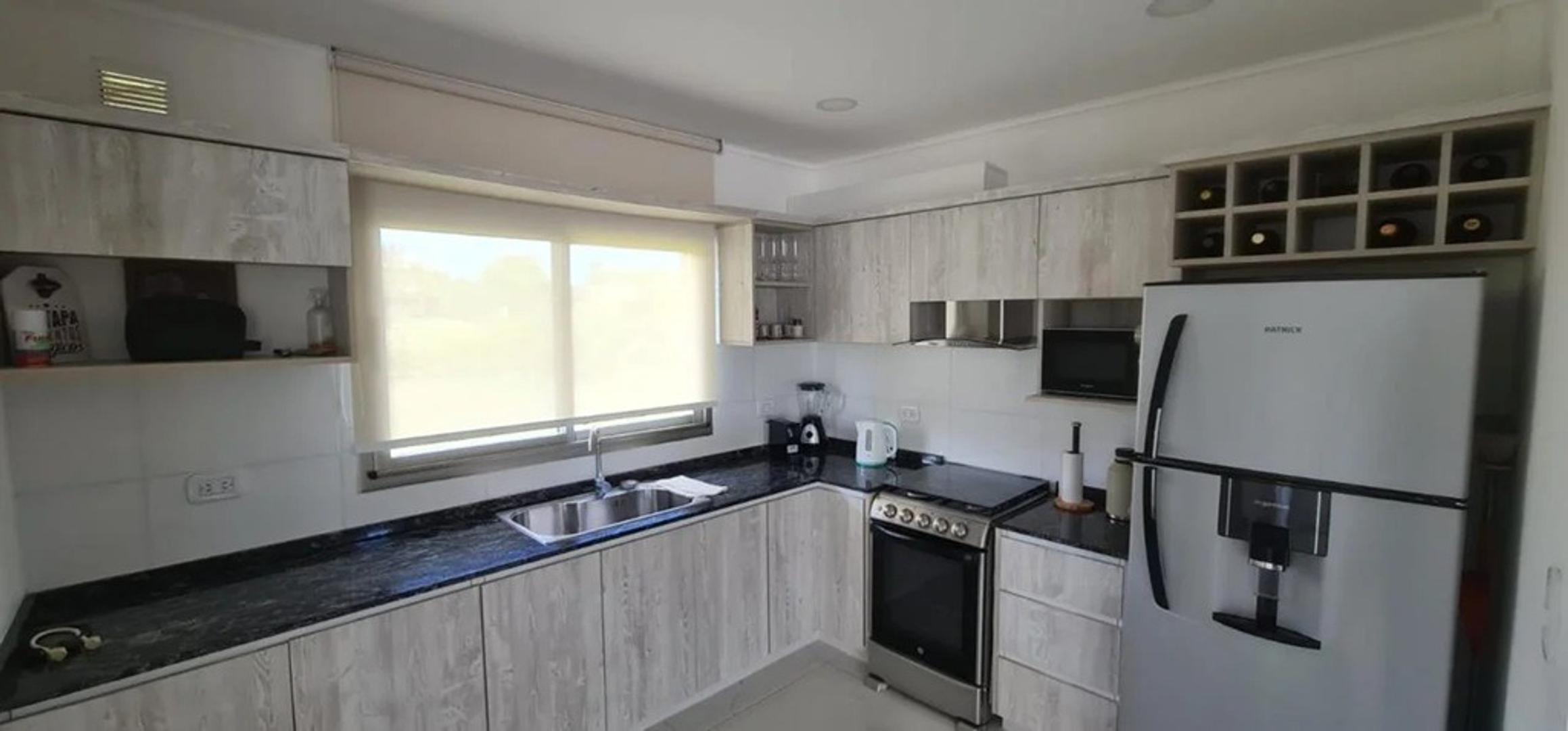 Casa en Venta con 4 cocheras