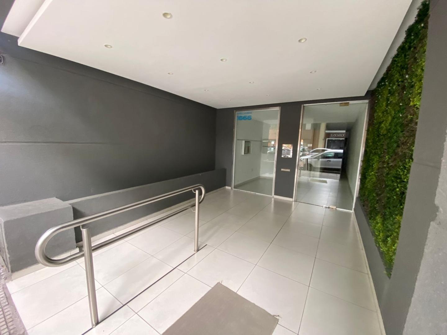 Avellaneda Av 1600, Piso 8