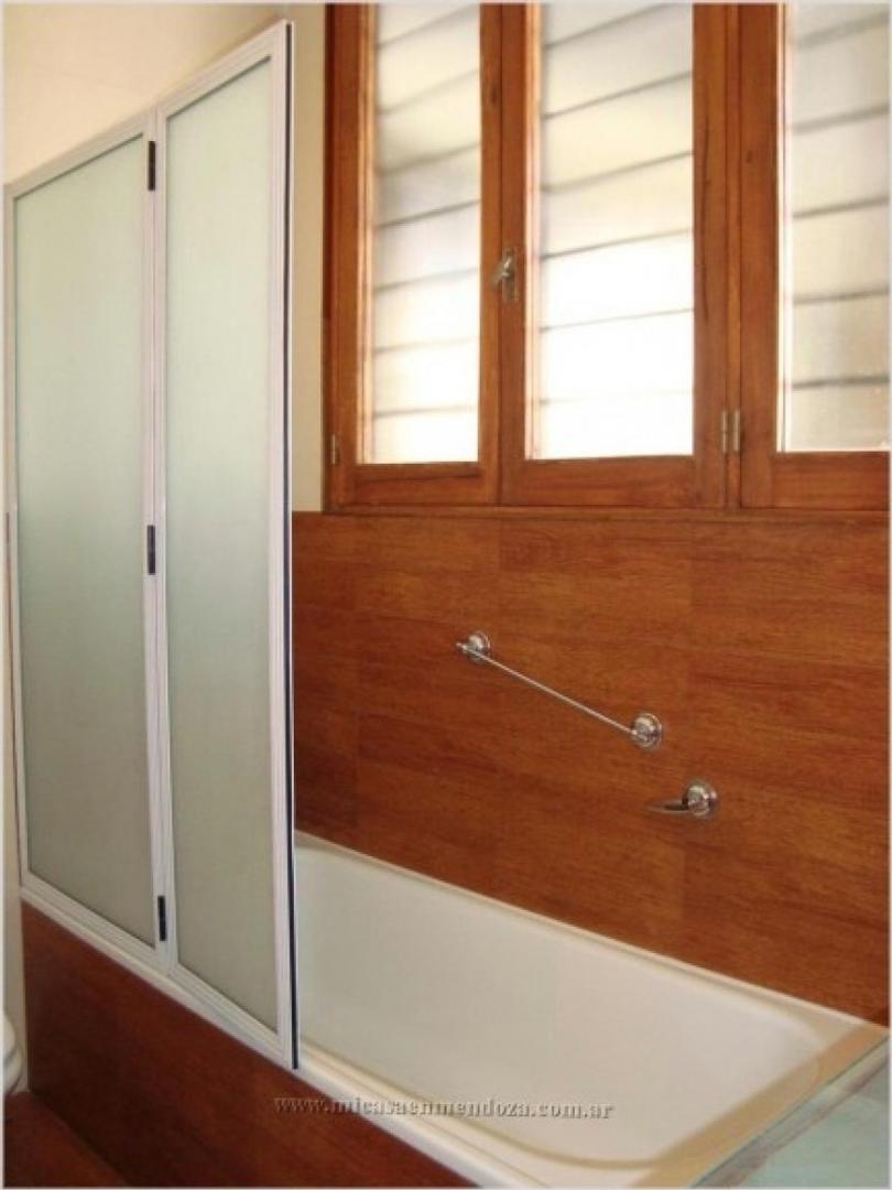 Casa 6 ambientes con 5 baños