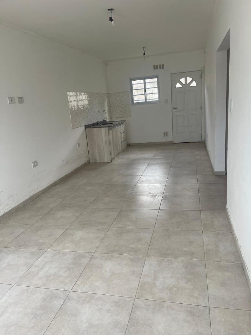 Casa 3 ambientes con 1 baño