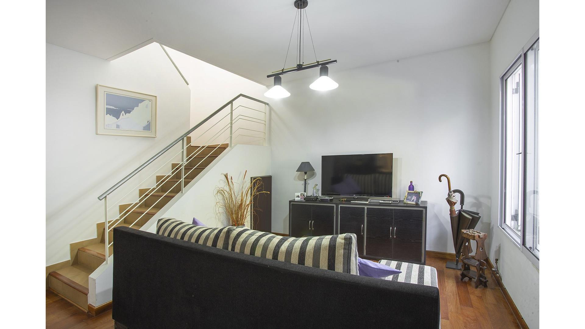 DUPLEX TRES AMBIENTES CON COCHERA! OPORTUNIDAD 