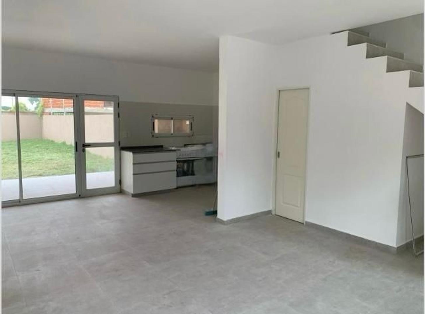 Casa 3 ambientes con 1 baño